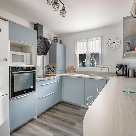 Дом отдыха Maison A 950m De La Avec Jardin Pour 6 *